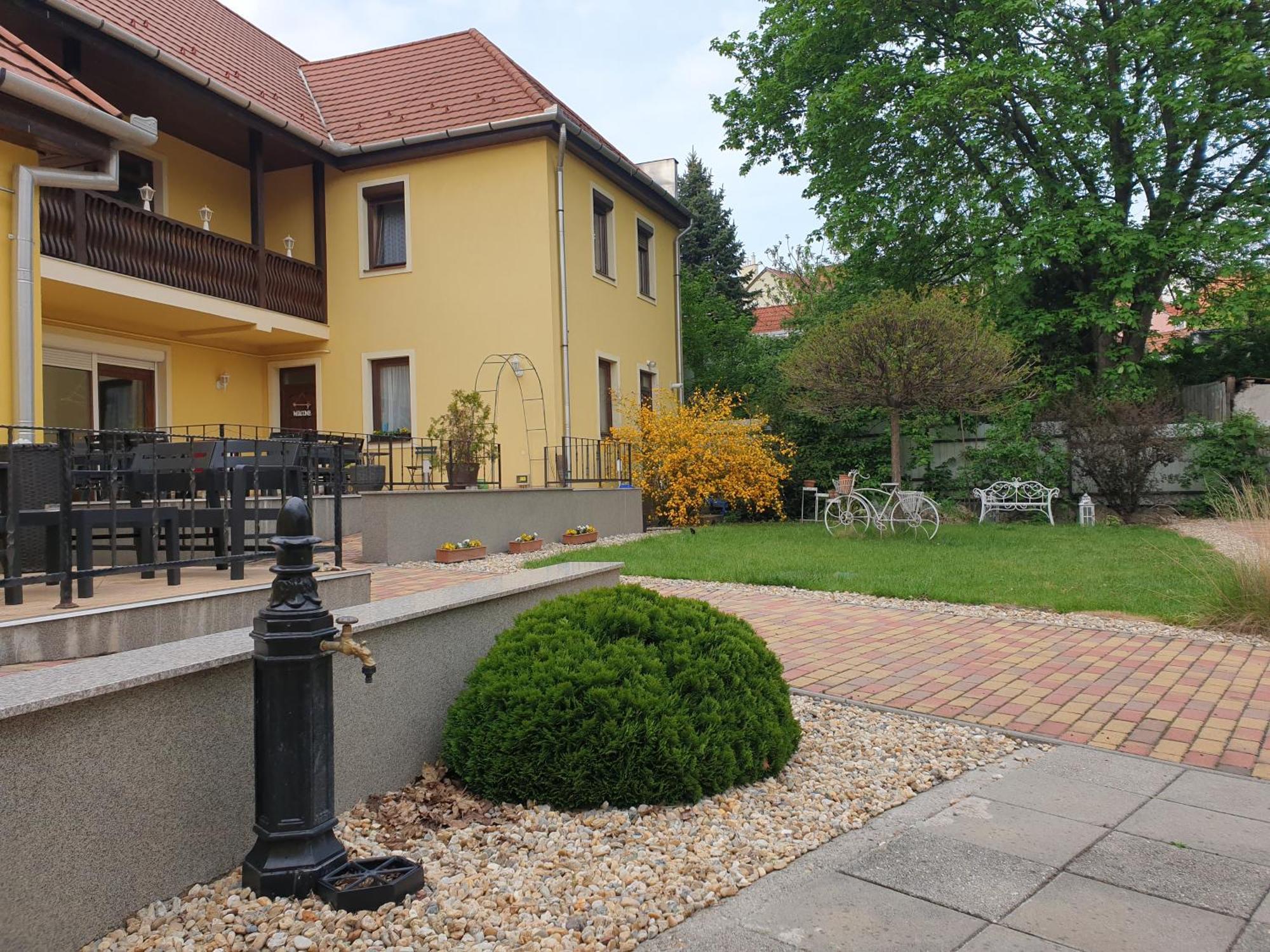 Diofa Vendeghaz Apartment Eger Bagian luar foto