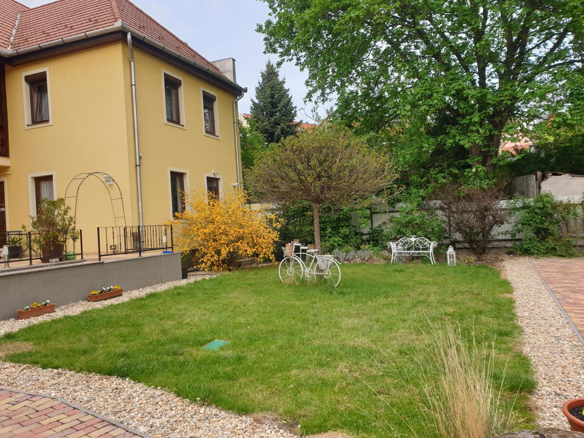 Diofa Vendeghaz Apartment Eger Bagian luar foto