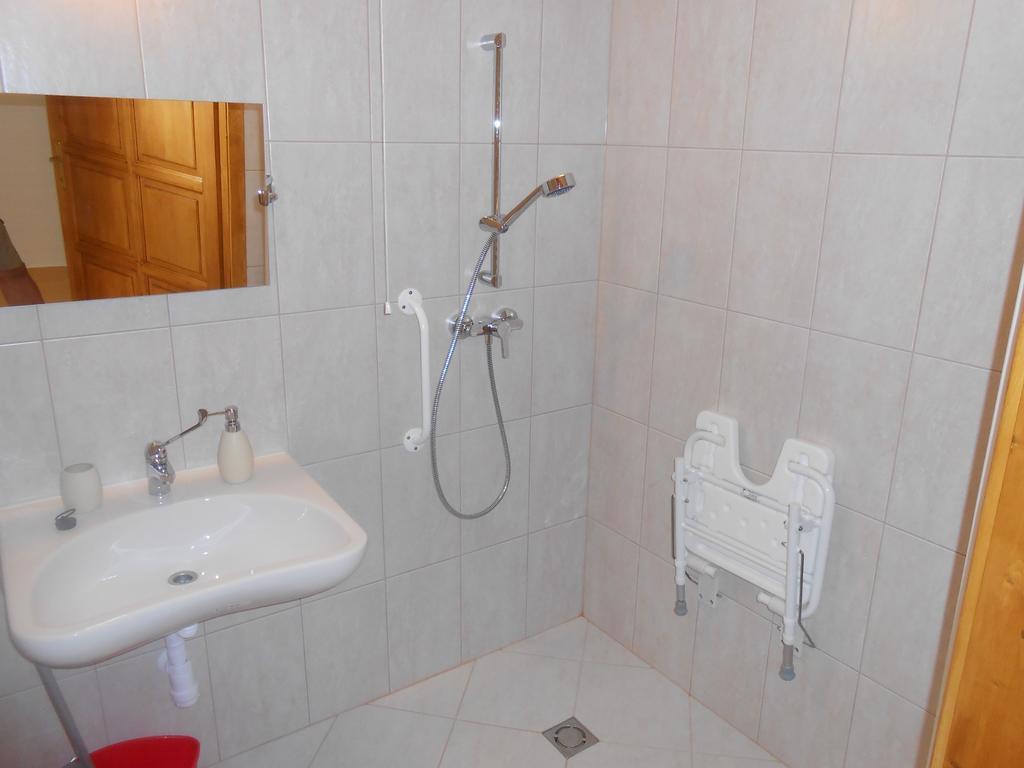 Diofa Vendeghaz Apartment Eger Bagian luar foto