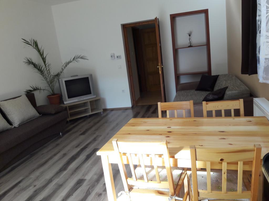 Diofa Vendeghaz Apartment Eger Bagian luar foto