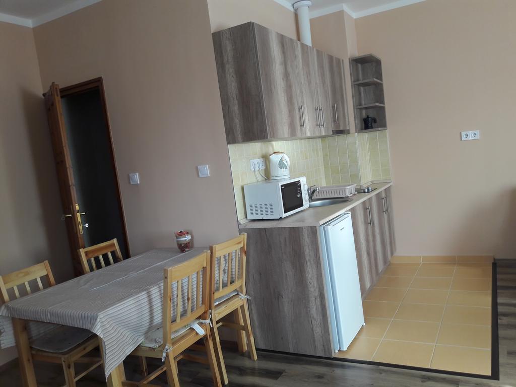 Diofa Vendeghaz Apartment Eger Bagian luar foto