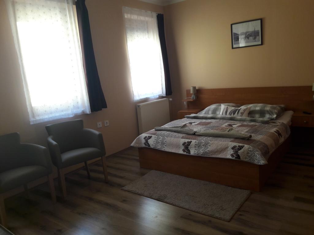 Diofa Vendeghaz Apartment Eger Bagian luar foto